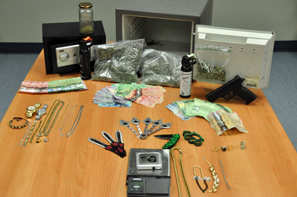 Drugs, cash and prohibited weapons seized