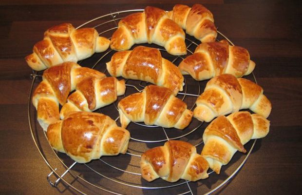 Süße Hörnchen (Sweet Small Croissants) Recipe